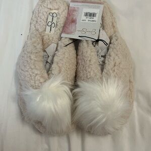 Jessica Simpson Cream Plush Slippers